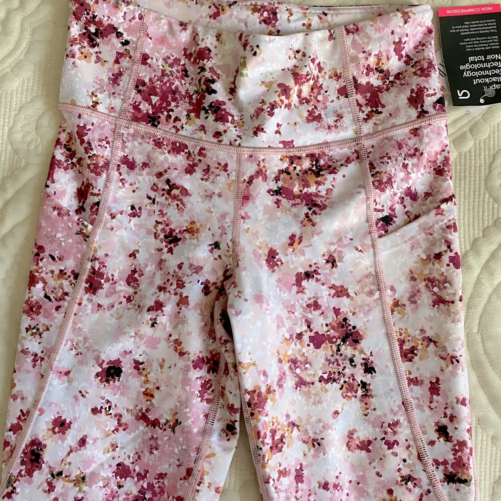 NWT Gap Fit crop pants